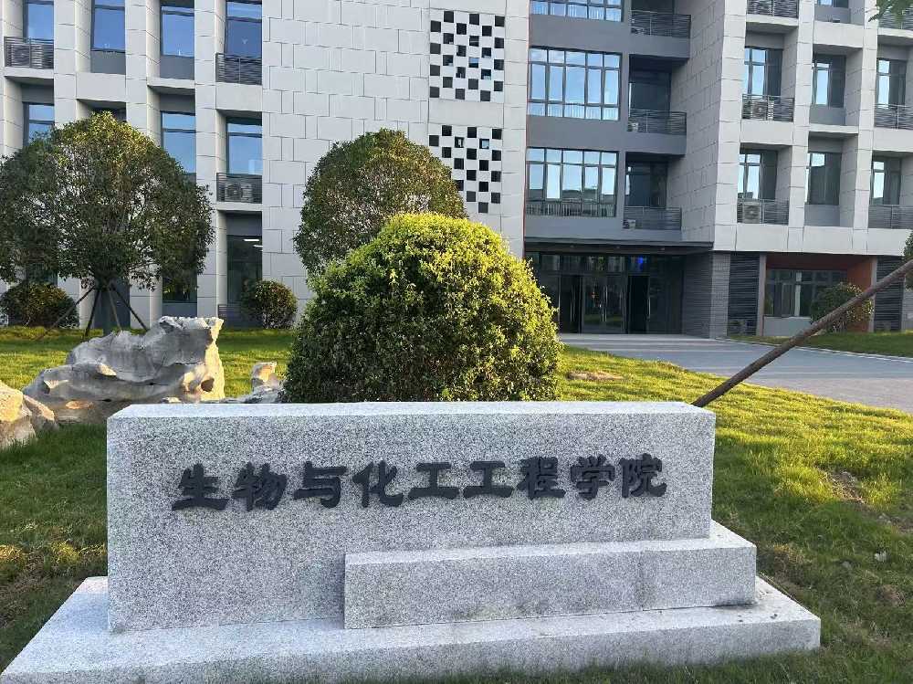 甘肃省扬州职业大学体育场高杆灯项目